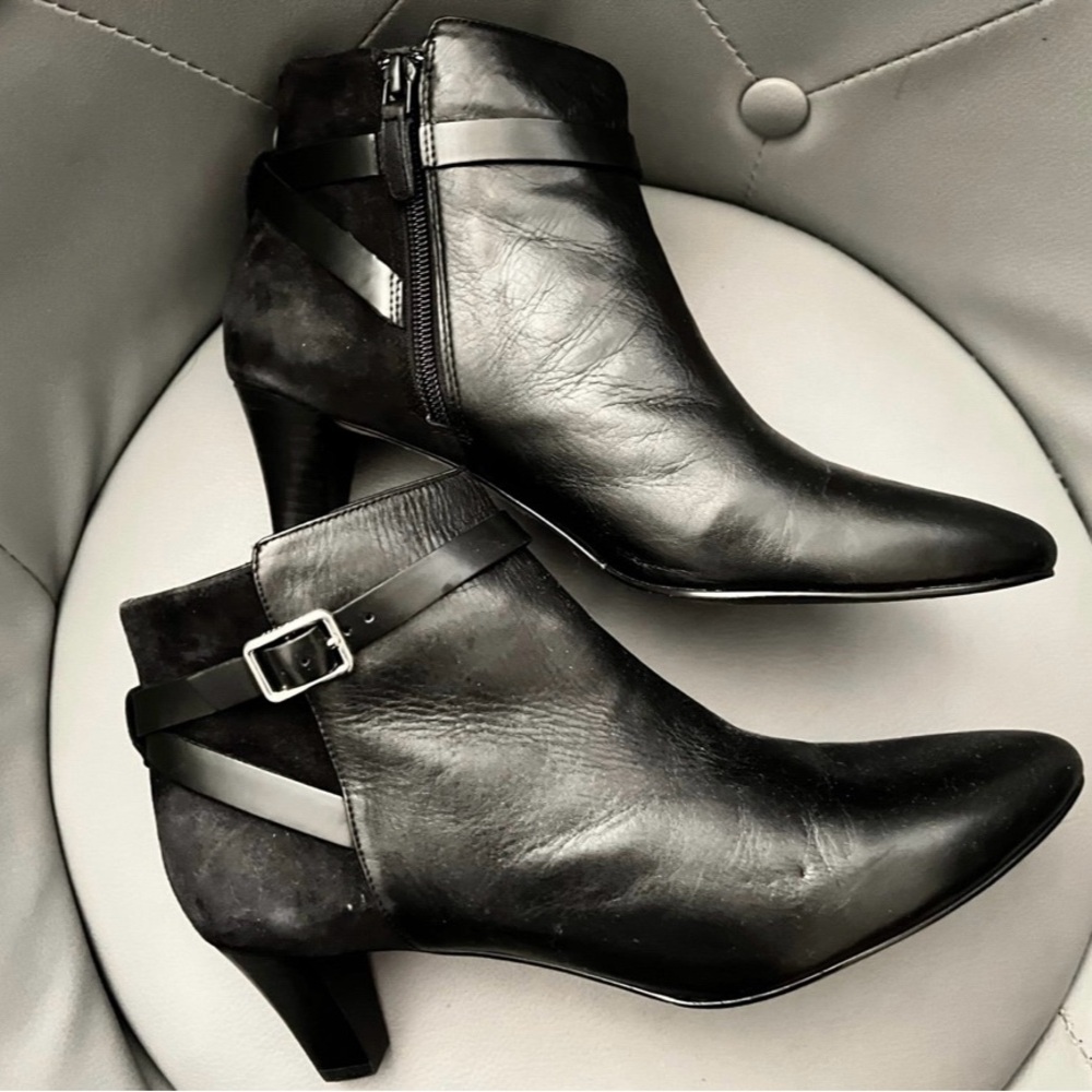 Cole Haan Signature black leather suede ankle booties size 8.5